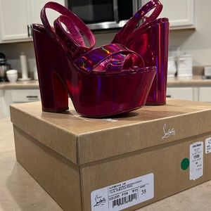 Brand new in box w dust bags Christian Louboutin heels 💓